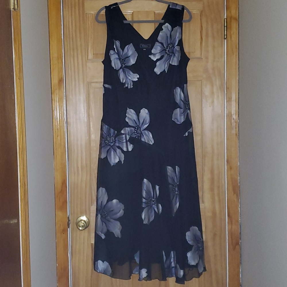 Dress Barn Black Gray Silver Flower dress Sz 16